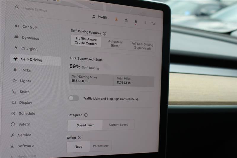 Used 2024 Tesla Model Y Long Range AWD/4WD image 14