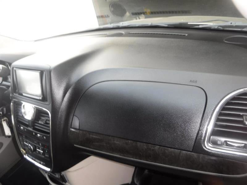 Used 2011 Chrysler Town & Country Touring-L w/ Trailer Tow Group FWD image 27