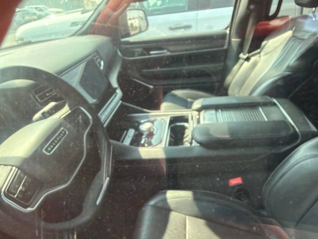 Used 2024 Jeep Wagoneer L Series II w/ Flexible Seating Group AWD/4WD image 16