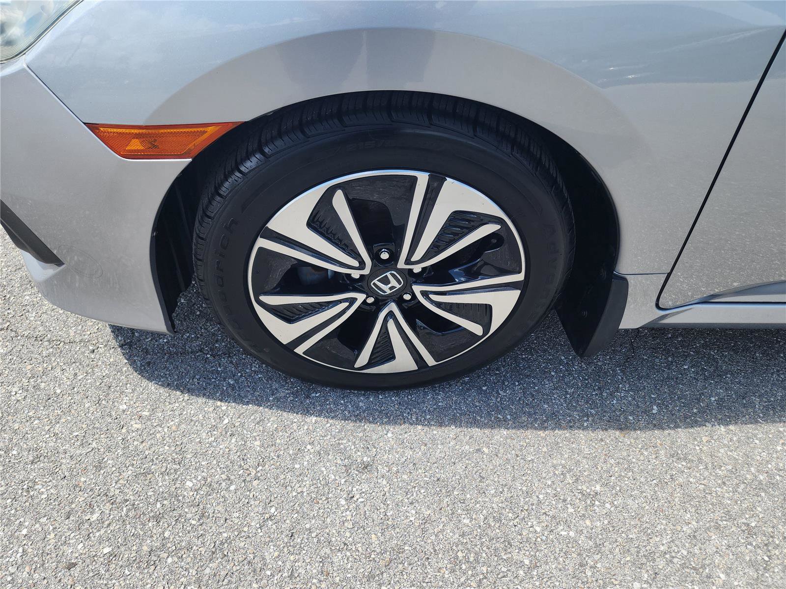 Used 2017 Honda Civic EX-L image 9