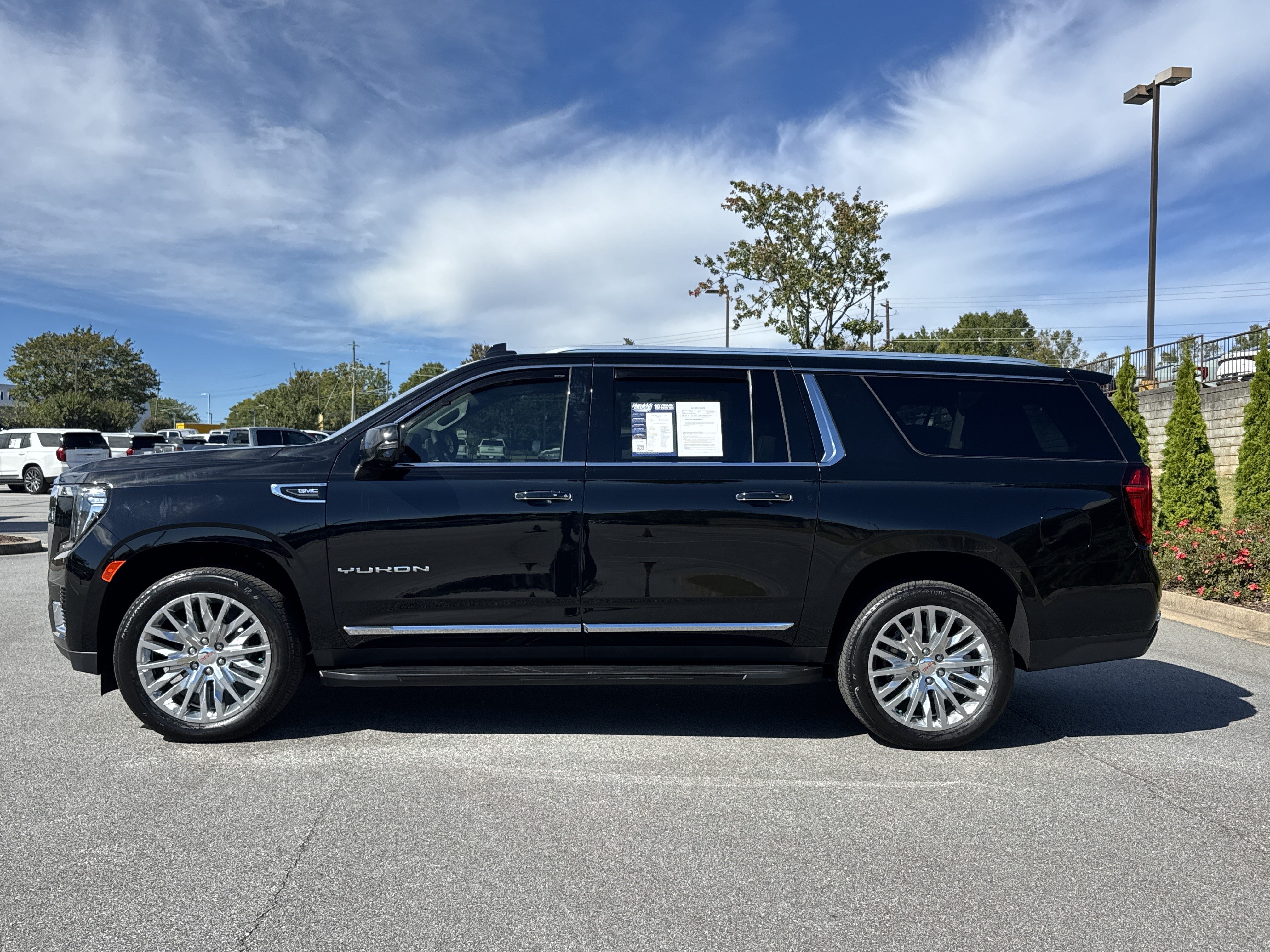 Used 2024 GMC Yukon XL SLT w/ SLT Luxury Package RWD image 7