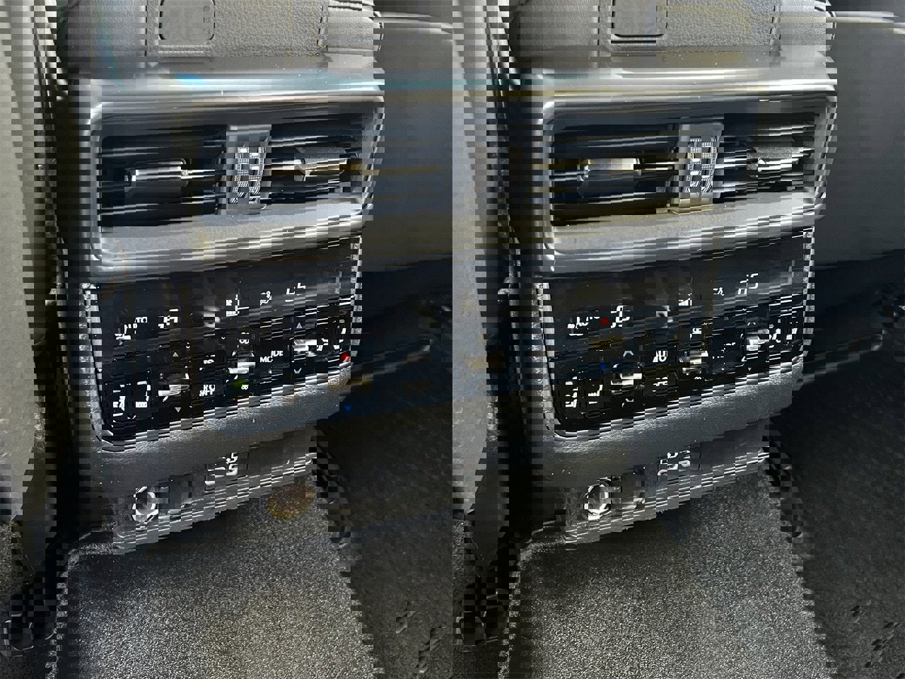 Used 2023 Lexus LX 600 F Sport image 31