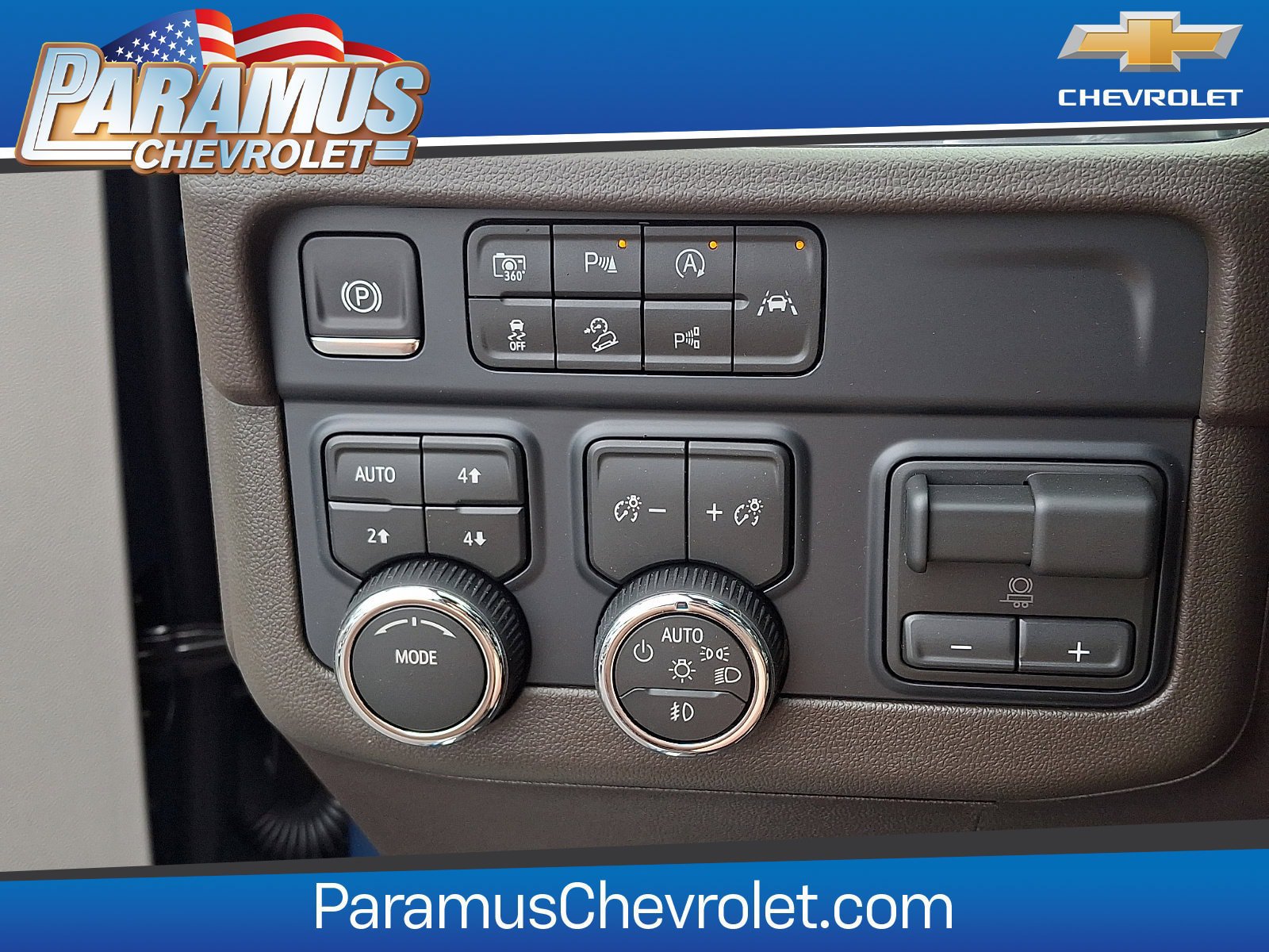 New 2026 Chevrolet Suburban LT w/ Comfort Package AWD/4WD image 17