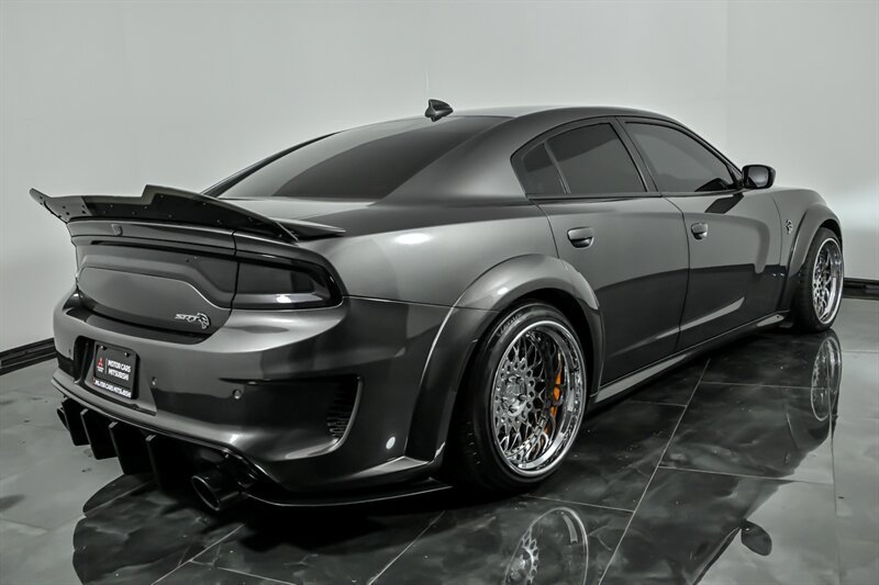 Used 2022 Dodge Charger SRT Hellcat w/ Carbon/Suede Interior Package RWD image 9