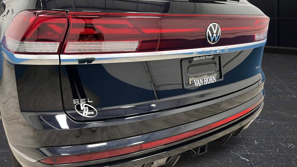 Used 2024 Volkswagen Atlas Cross Sport SEL R-Line AWD/4WD image 40