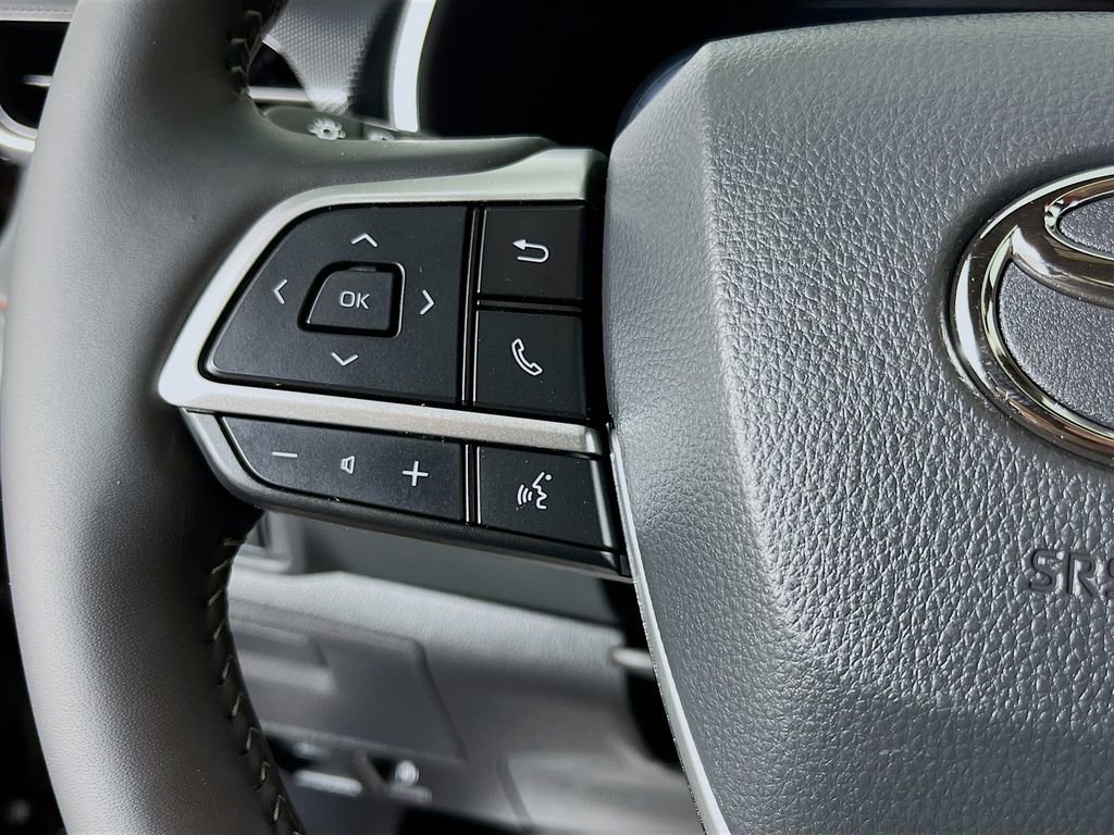 Used 2025 Toyota Highlander Limited AWD/4WD image 15