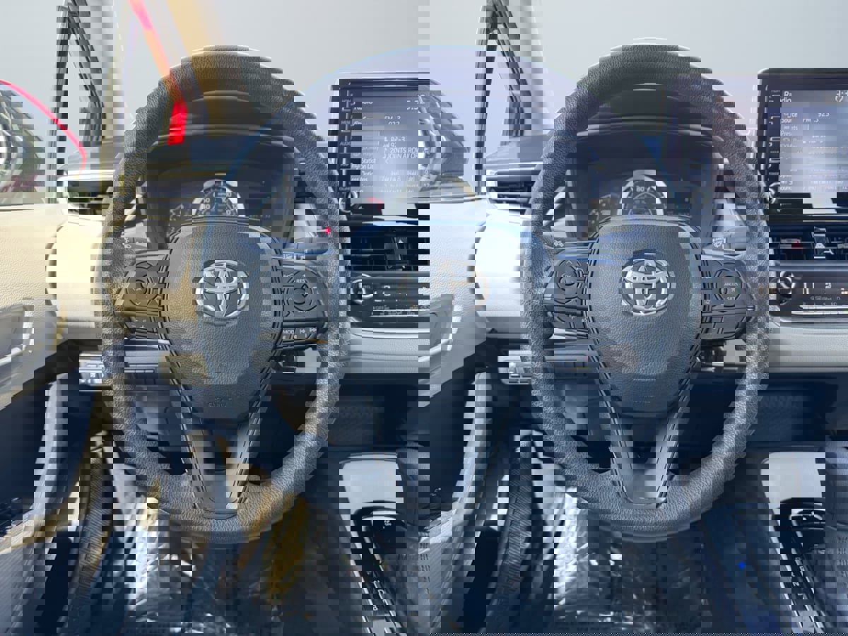 Used 2021 Toyota Corolla LE image 12