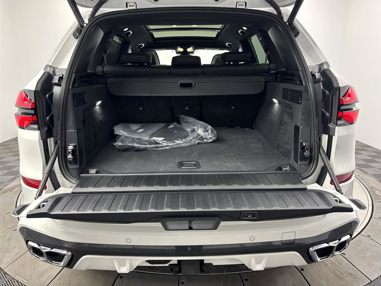 New 2026 BMW X5 M60i image 21