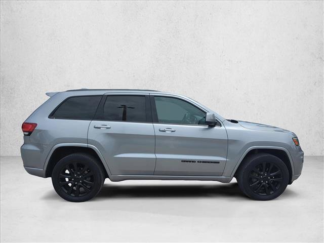 Used 2020 Jeep Grand Cherokee Altitude RWD image 4