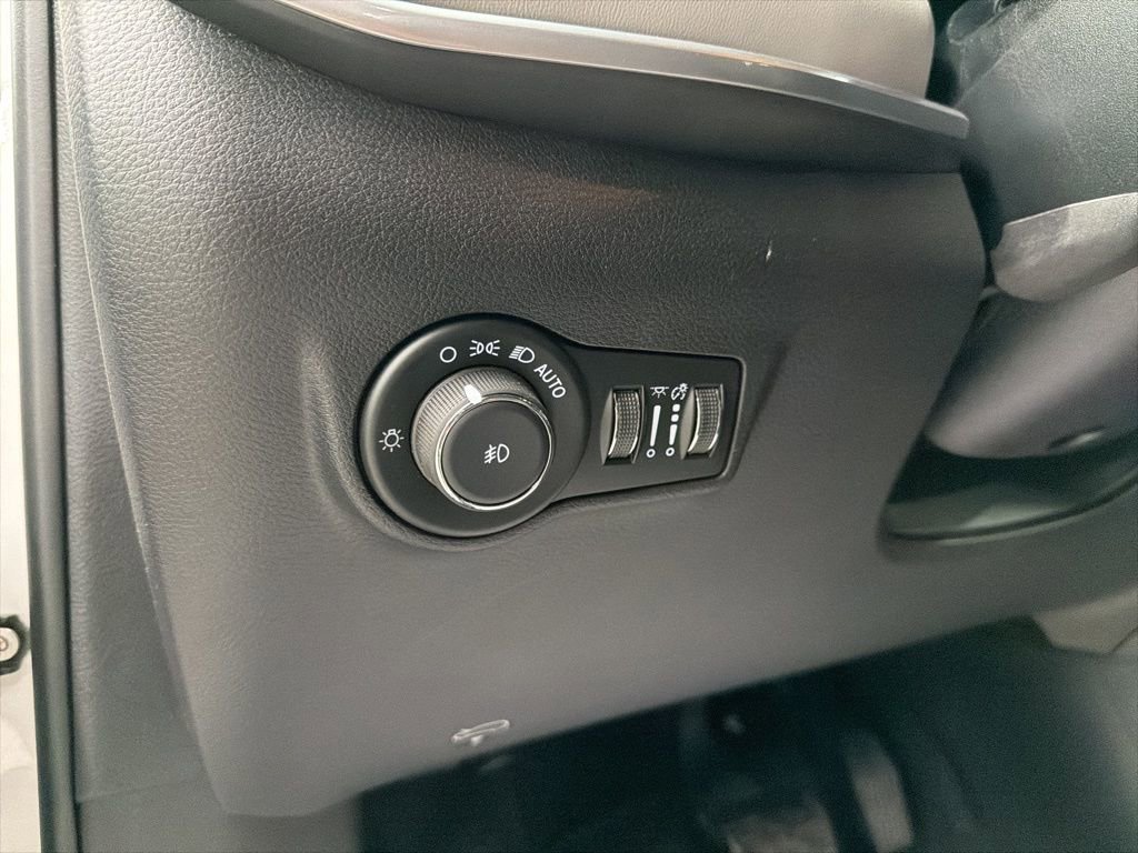 New 2026 Jeep Compass Limited image 15