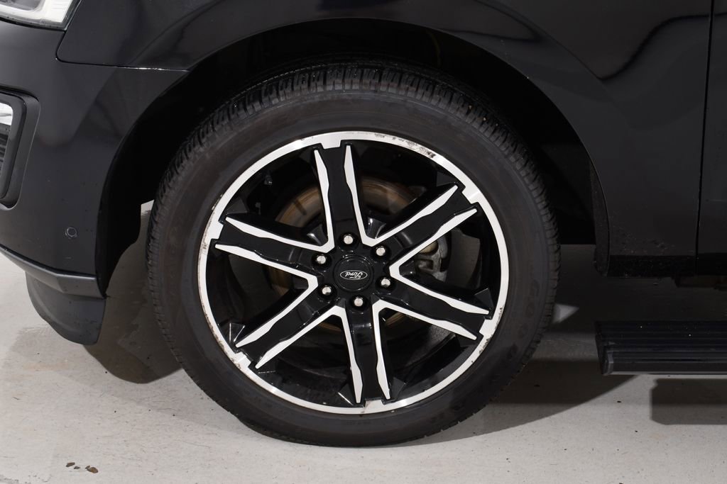 Used 2019 Ford Expedition Limited w/ Equipment Group 303A AWD/4WD image 24