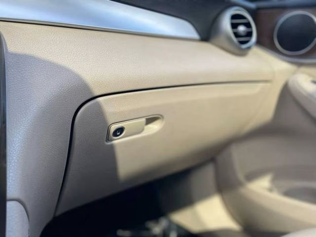 Used 2019 Mercedes-Benz GLC 300 GLC 300 w/ Premium Package image 17