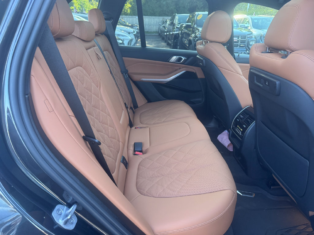 Used 2023 BMW X5 xDrive40i w/ Premium Package AWD/4WD image 31