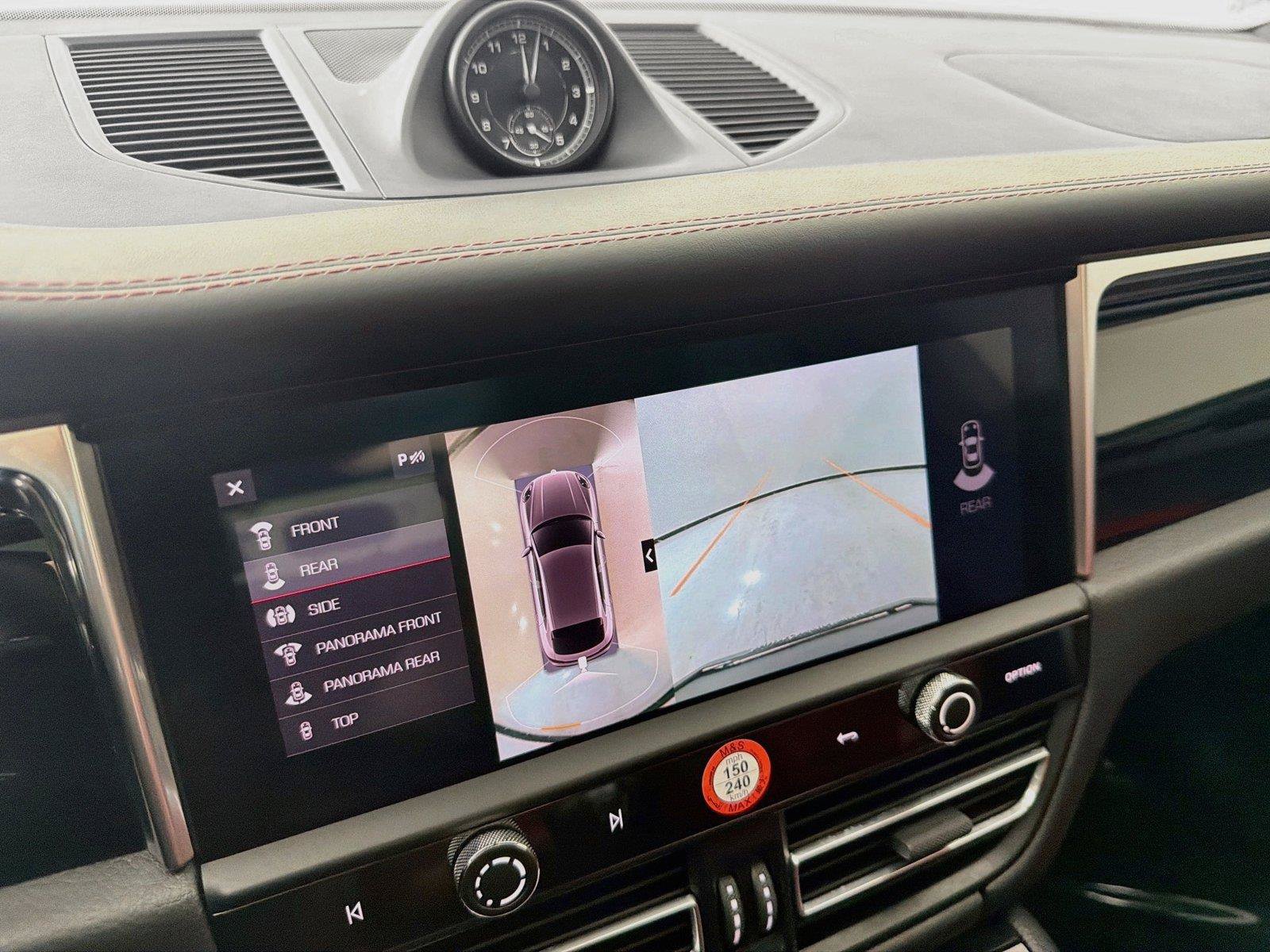 Certified 2024 Porsche Macan AWD/4WD image 19