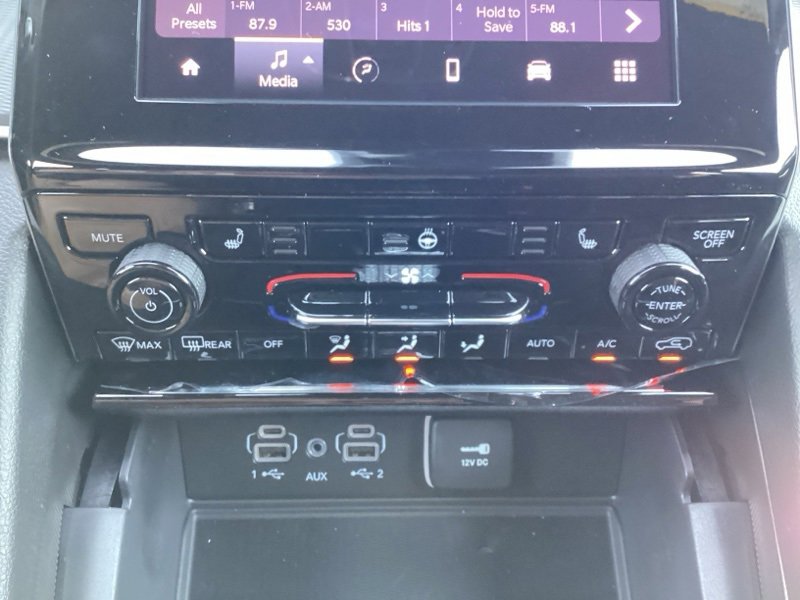 New 2025 Jeep Grand Cherokee Altitude image 39