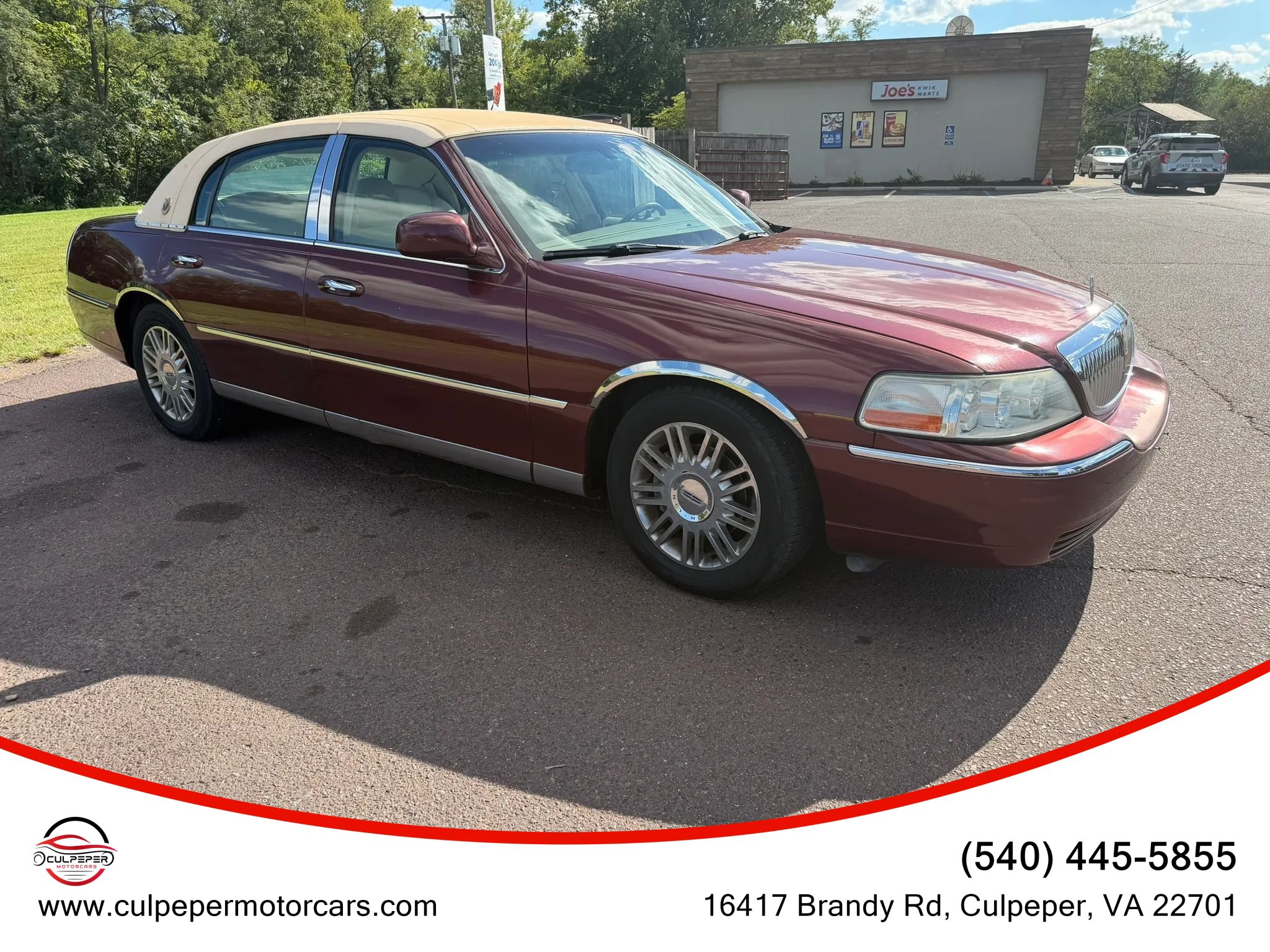 Used 2004 Lincoln Town Car Signature RWD image 6