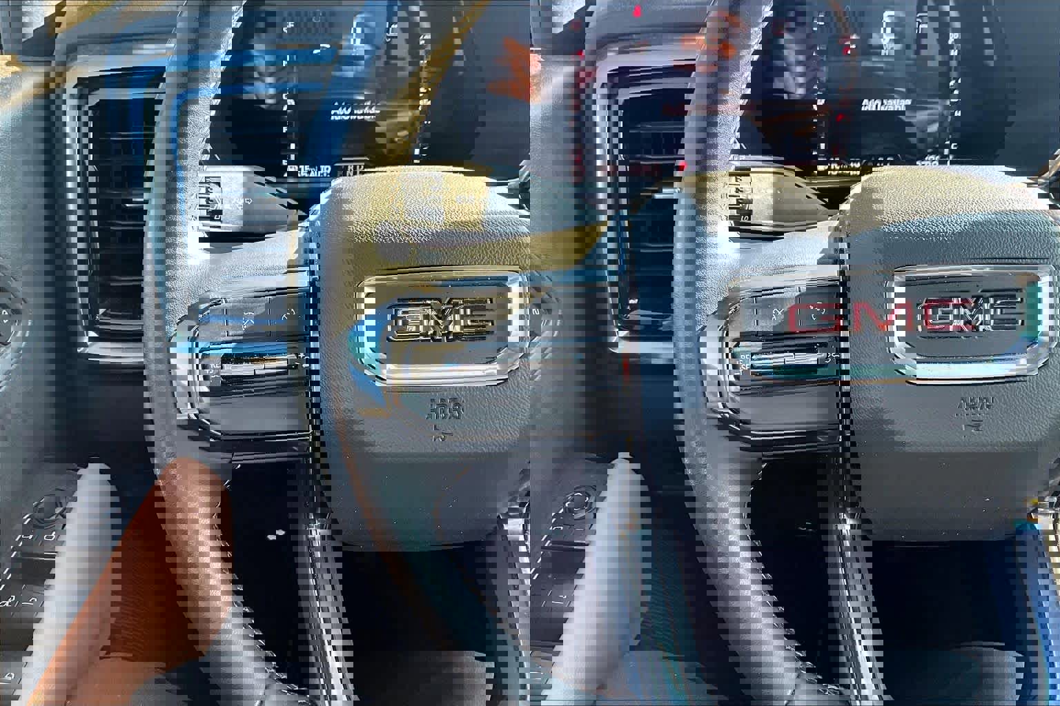 Used 2023 GMC Canyon AT4 w/ Technology Package image 19