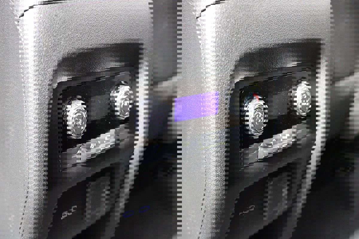 Used 2025 GMC Acadia Elevation image 27