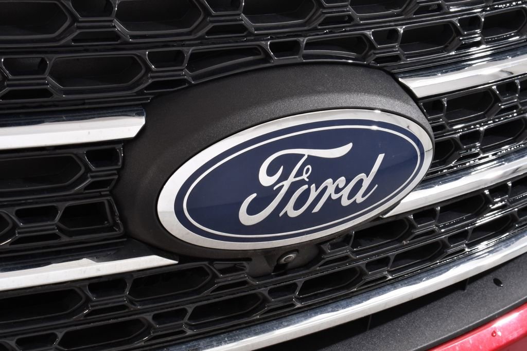 Used 2022 Ford Explorer XLT w/ Equipment Group 202A AWD/4WD image 22