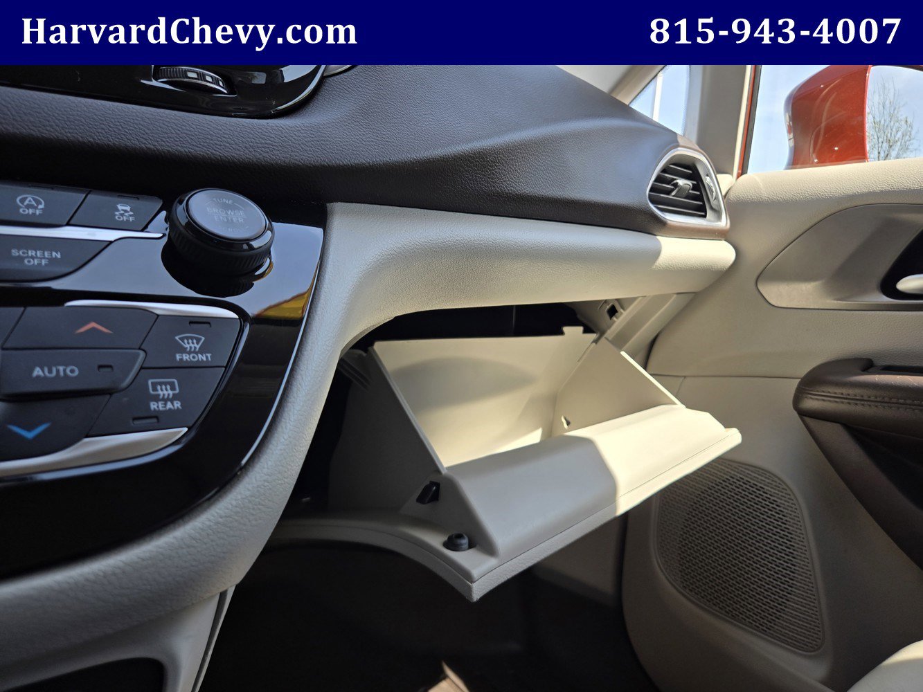 Used 2018 Chrysler Pacifica Touring-L Plus w/ Advanced Safetytec Group FWD image 15