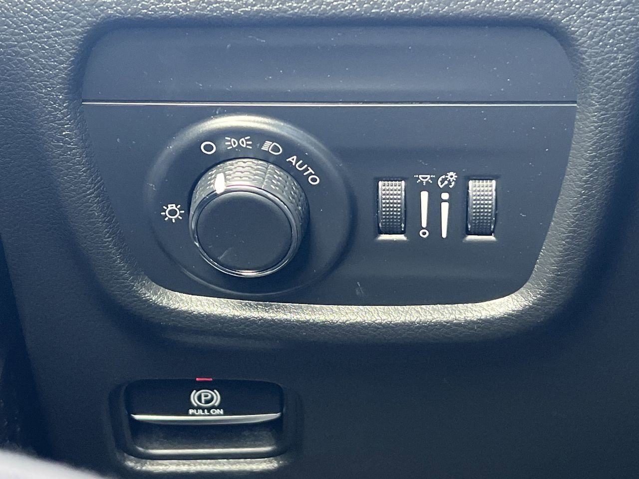 Used 2022 Jeep Grand Cherokee L Laredo image 16