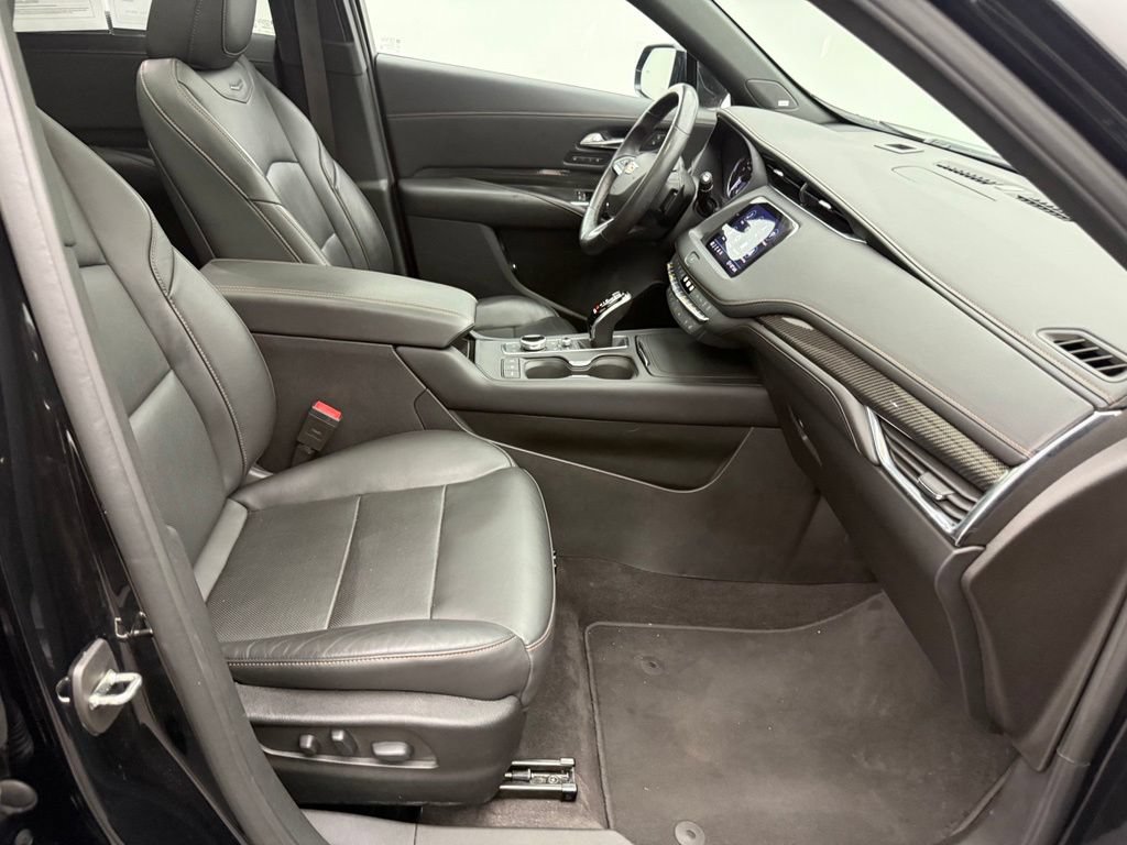 Used 2022 Cadillac XT4 Sport w/ Comfort Package AWD/4WD image 35