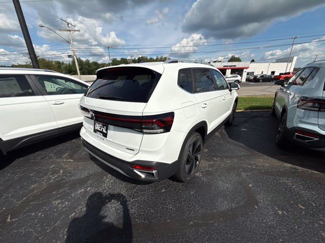 New 2026 Volkswagen Taos SE AWD/4WD image 9