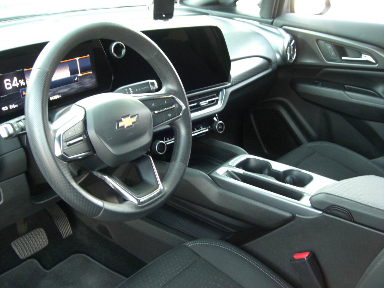 Used 2025 Chevrolet Equinox EV LT image 2