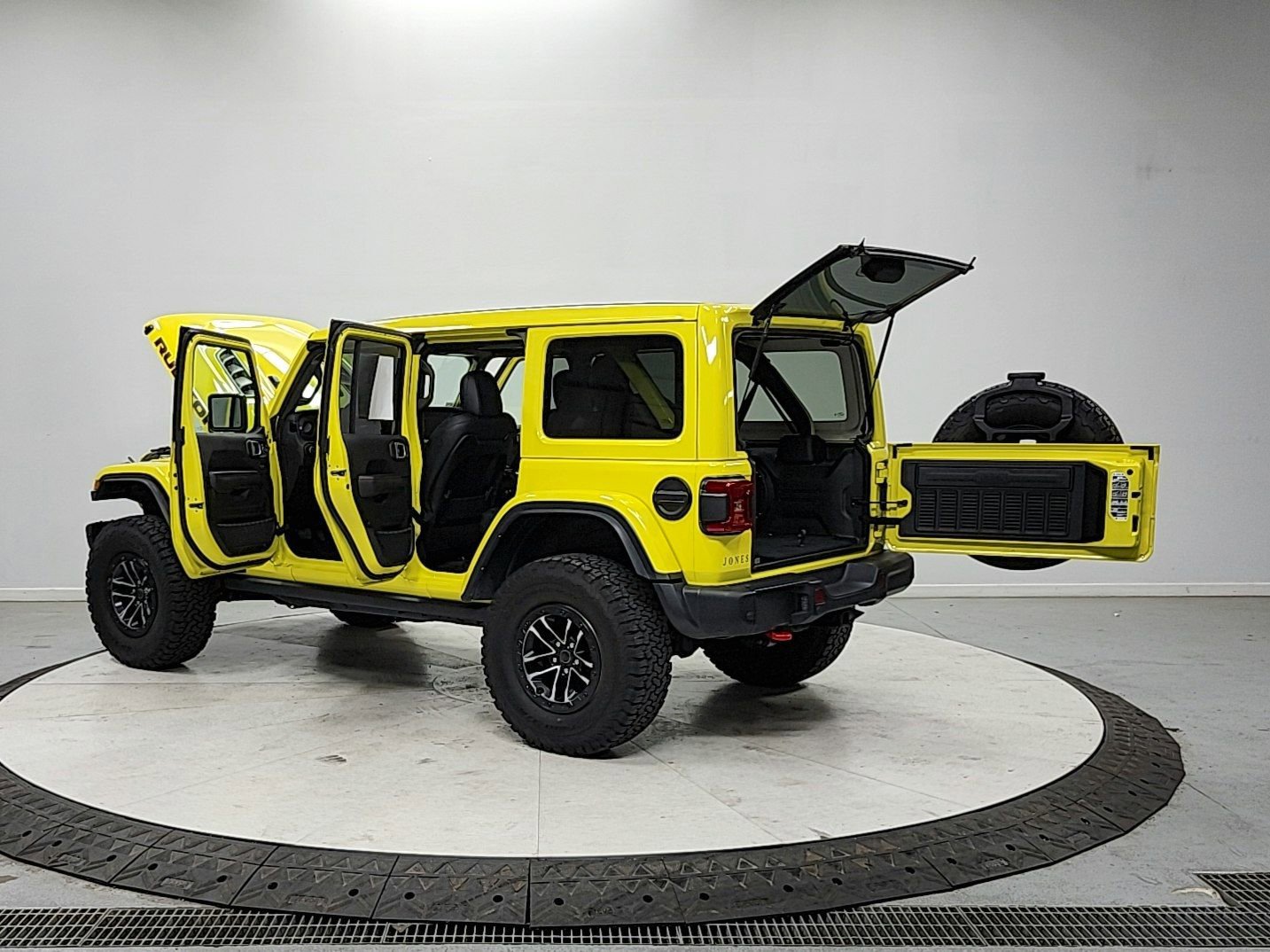 Used 2024 Jeep Wrangler Unlimited Rubicon image 13