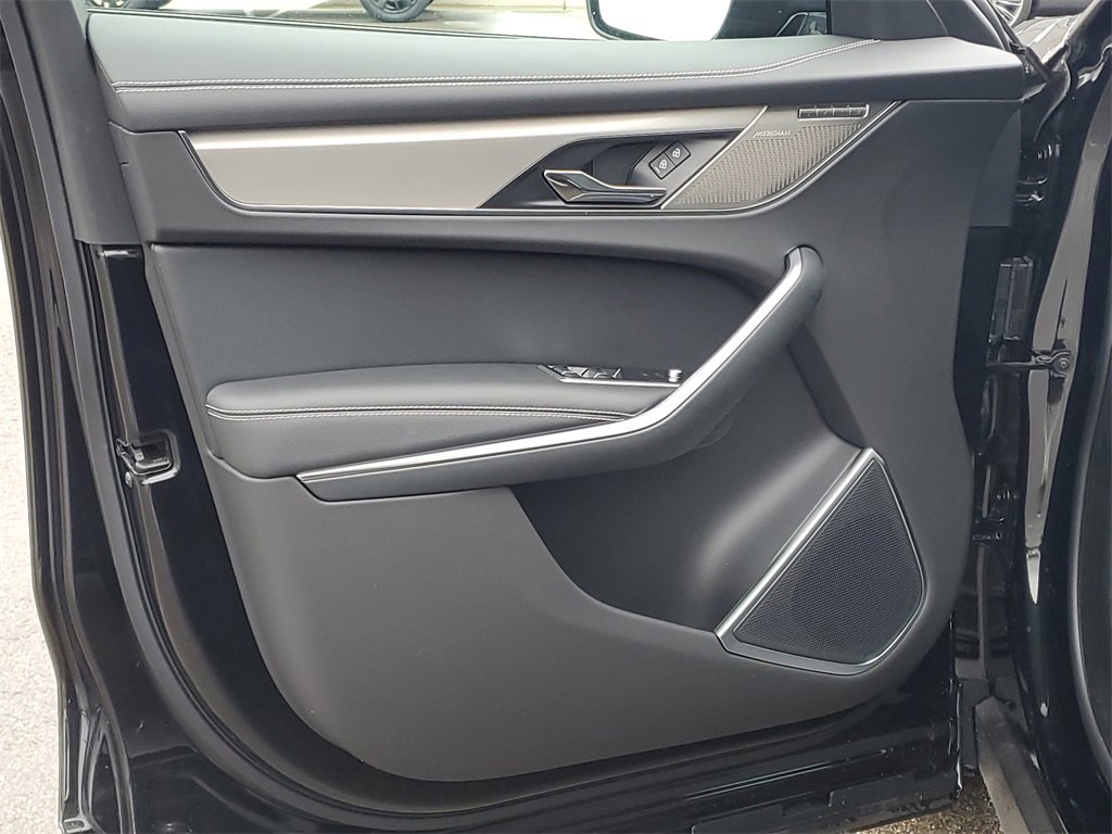 New 2025 Jaguar F-PACE R-Dynamic S image 8