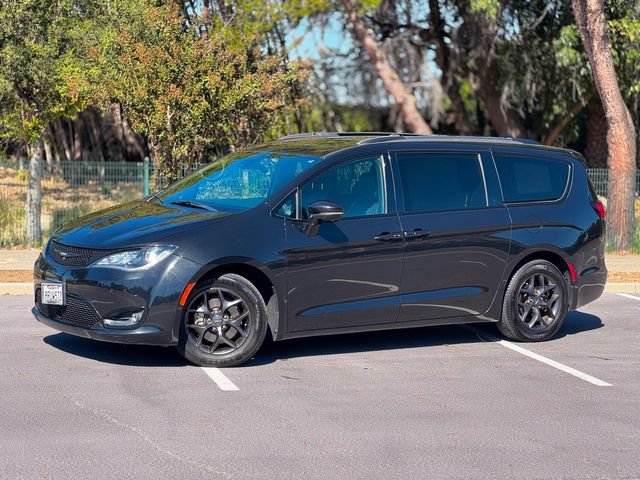 Used 2018 Chrysler Pacifica Limited w/ Advanced Safetytec Group FWD image 11