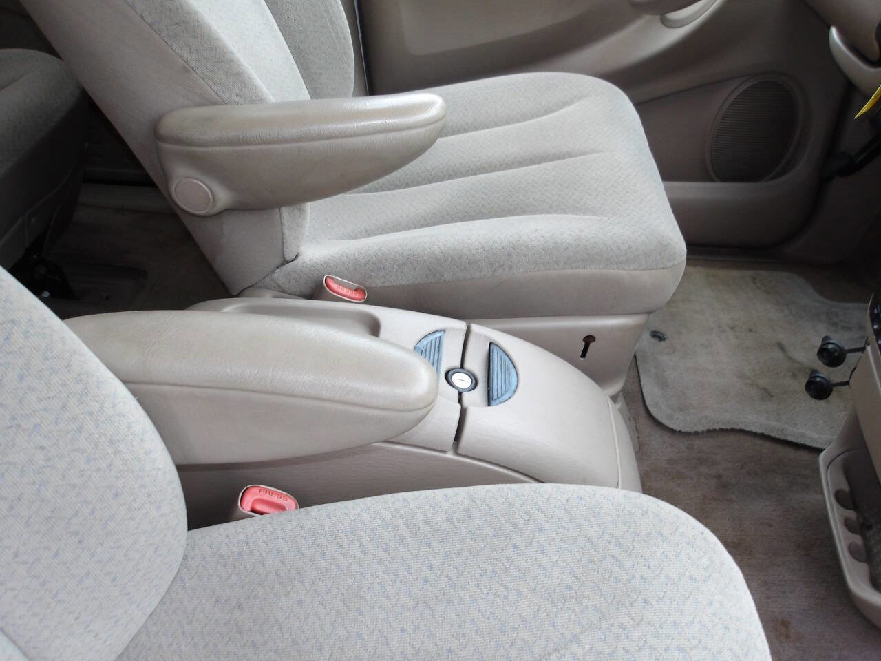 Used 2003 Dodge Grand Caravan Sport image 15