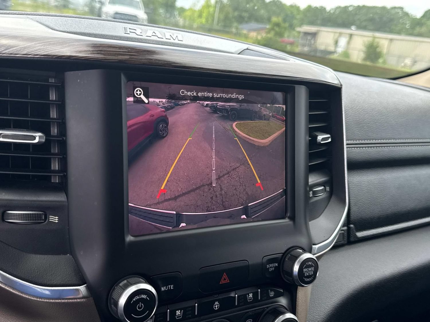 Used 2019 RAM 1500 Laramie w/ Off Road Group AWD/4WD image 25
