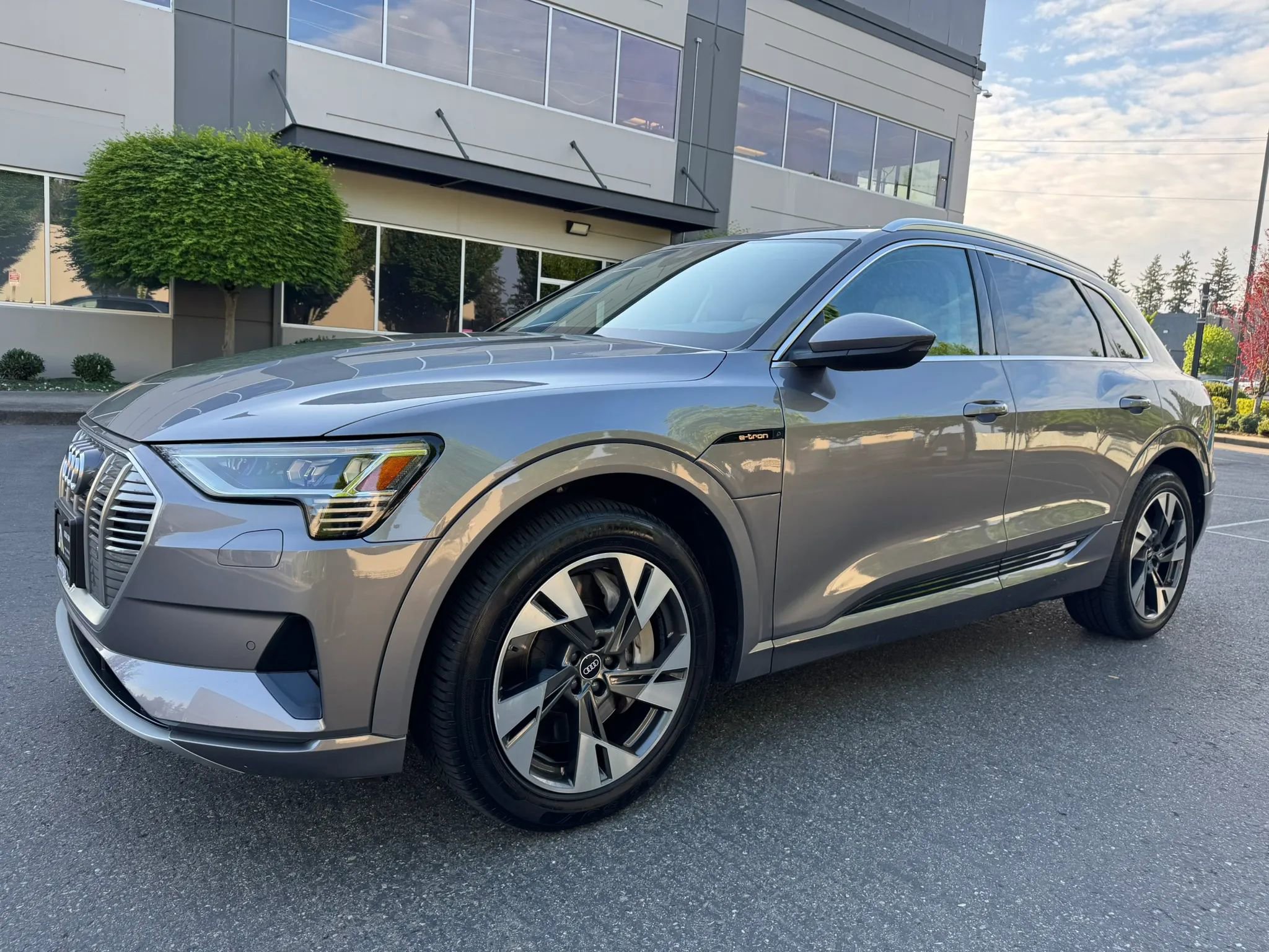Used 2022 Audi e-tron Premium AWD/4WD image 5