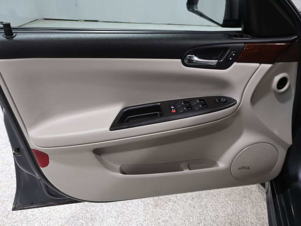 Used 2010 Chevrolet Impala LT w/ Luxury Edition Package image 19