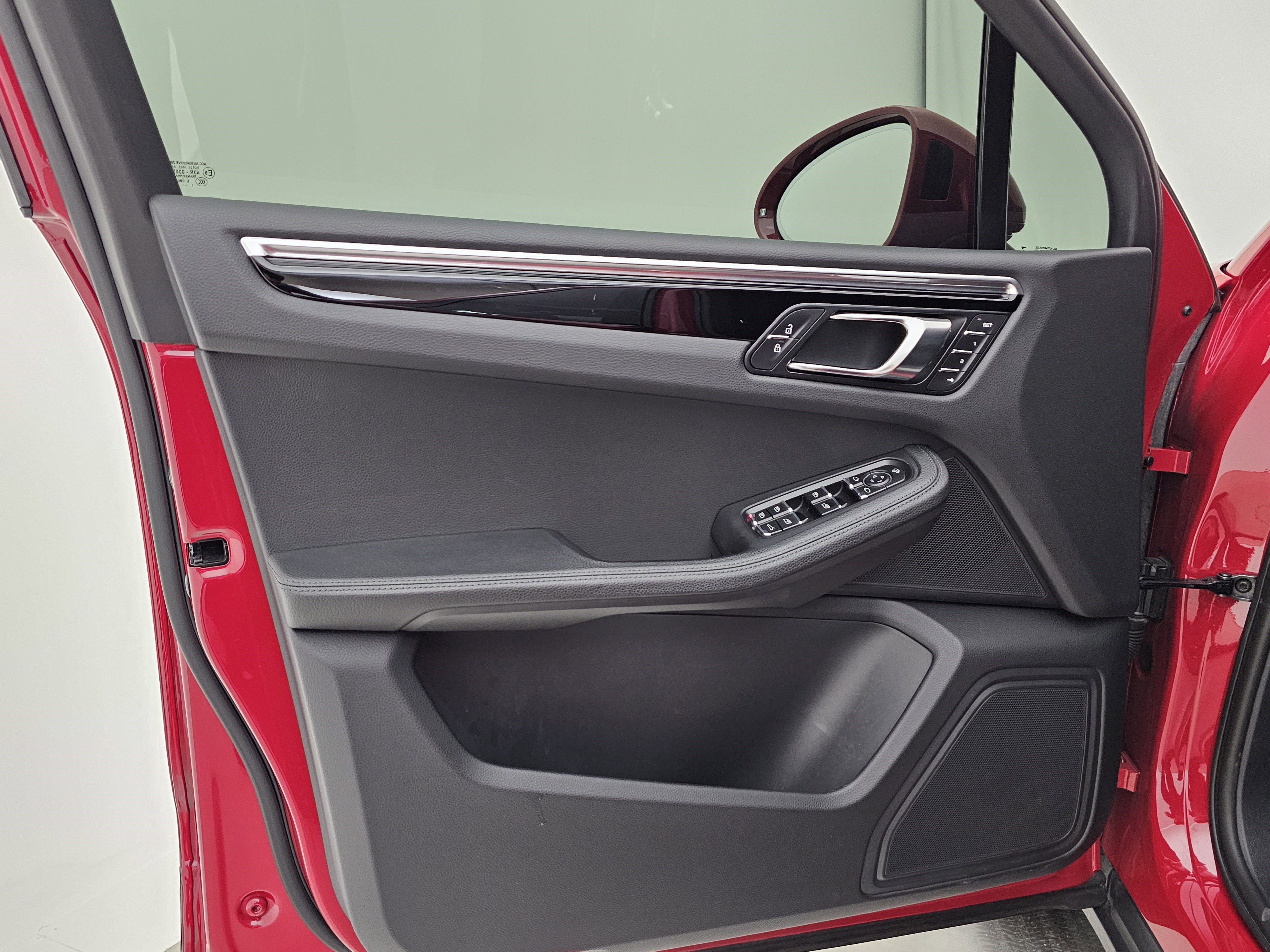 Used 2022 Porsche Macan image 10