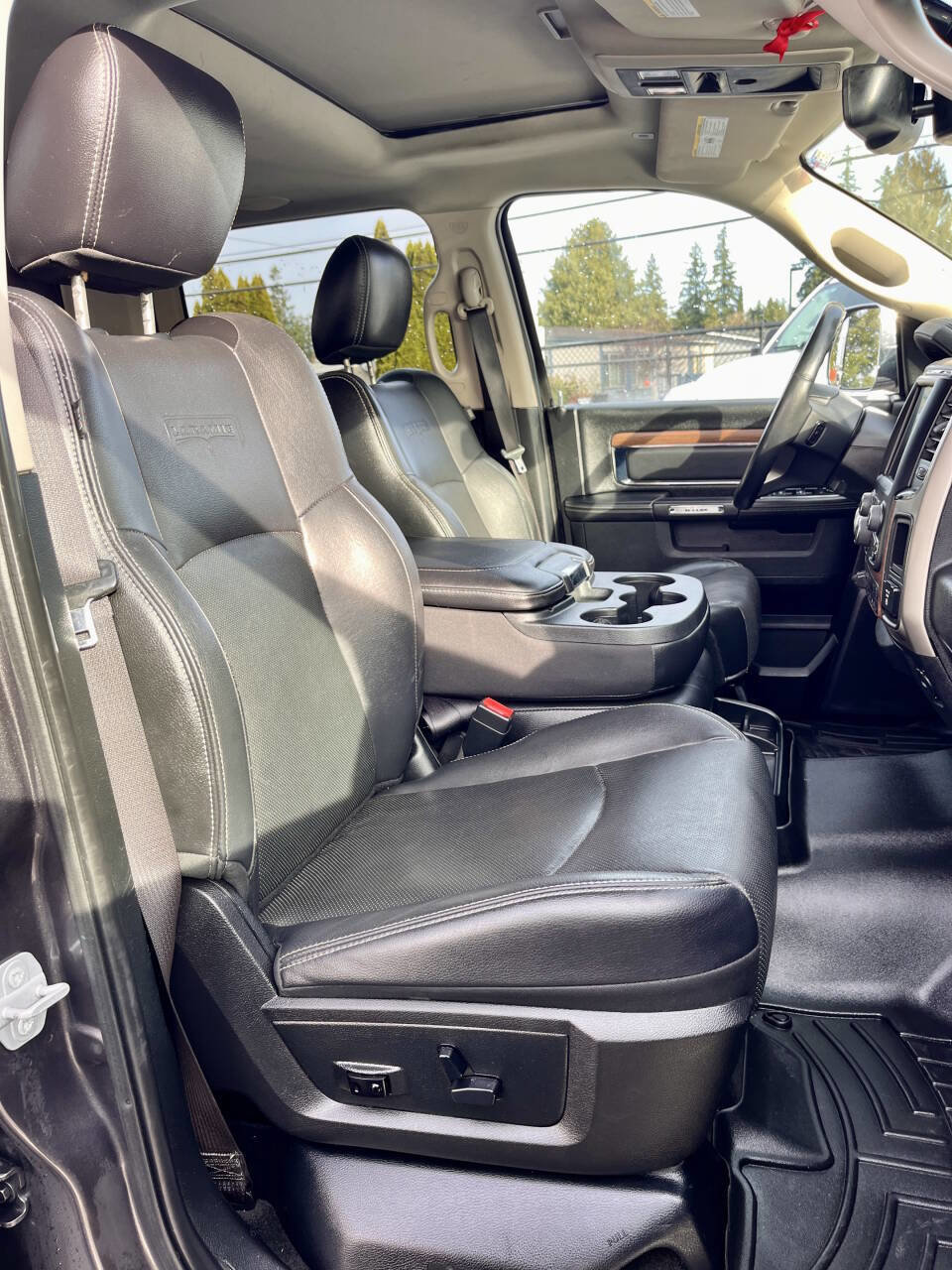 Used 2017 RAM 1500 Laramie w/ Convenience Group image 21