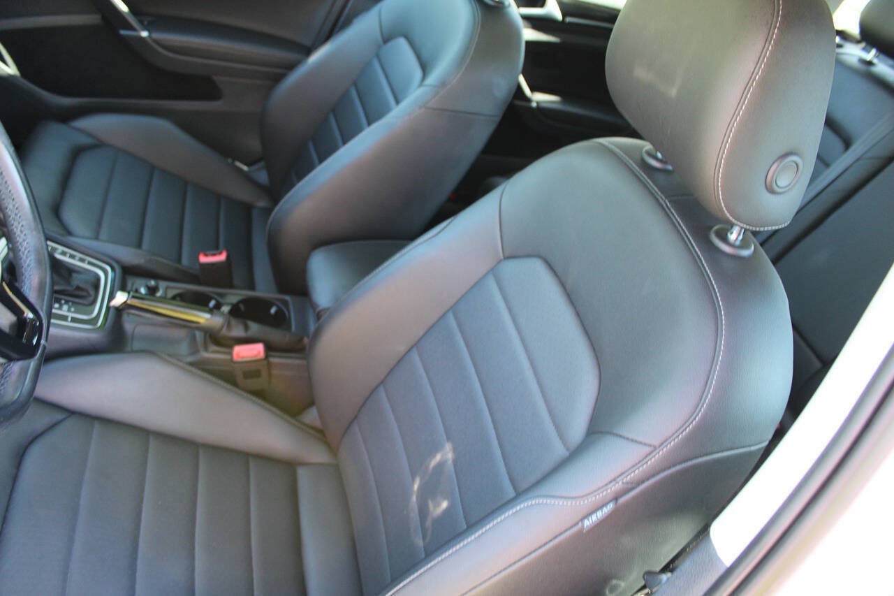 Used 2016 Volkswagen Golf SEL FWD image 18