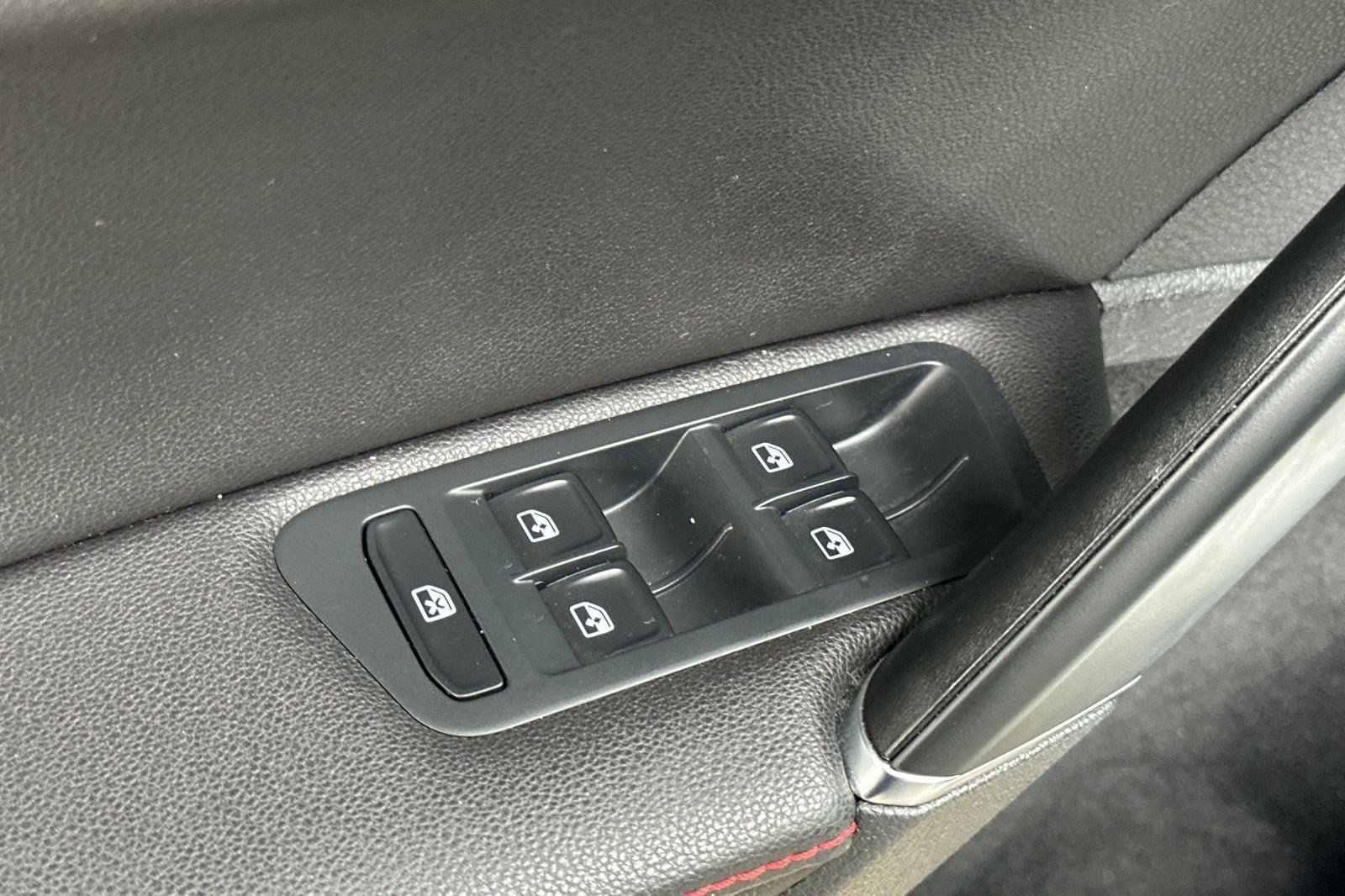 Used 2019 Volkswagen GTI SE w/ SE Experience Package image 13