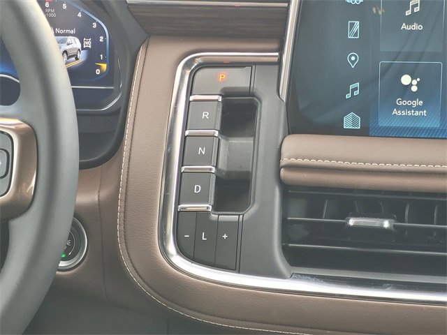 Used 2023 Chevrolet Suburban High Country image 15