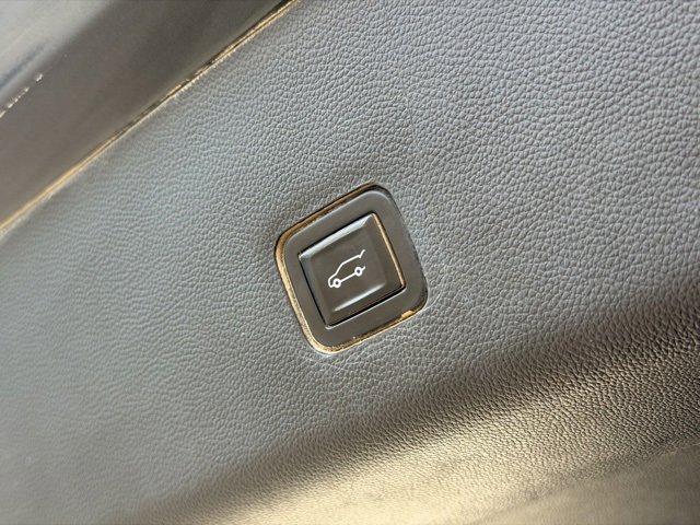 Used 2020 Chevrolet Traverse LT image 29