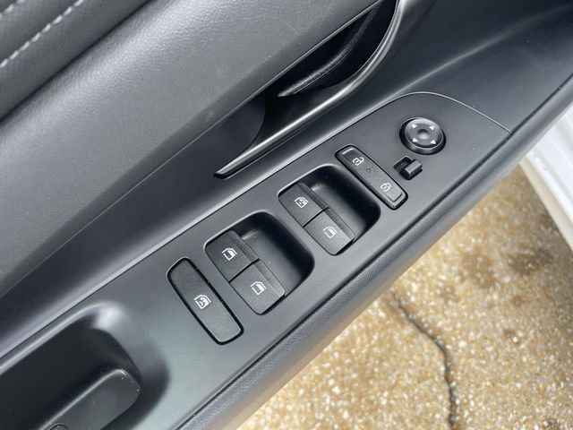 Used 2025 Hyundai Elantra Sport FWD image 11