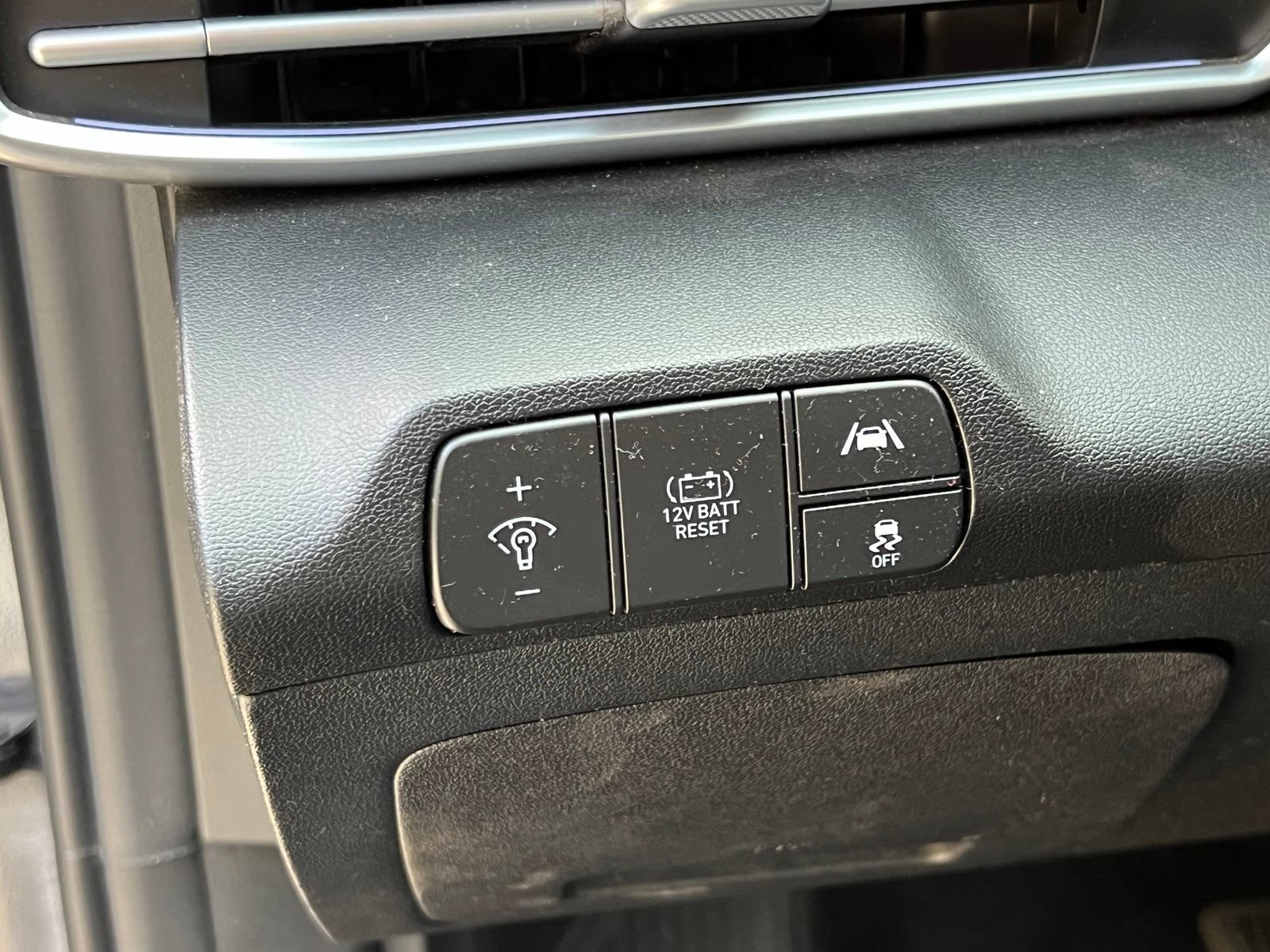 Used 2023 Hyundai Elantra Limited w/ Preferred Accessory Package FWD image 27