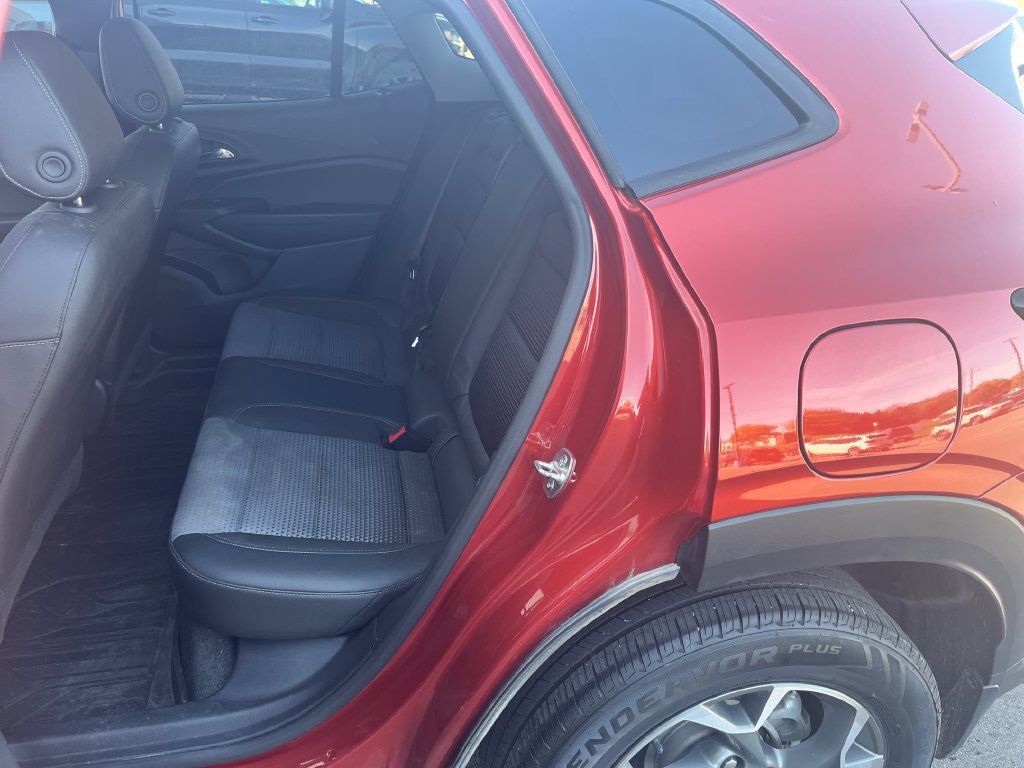 Used 2024 Chevrolet Trax LT w/ Driver Confidence Package FWD image 28