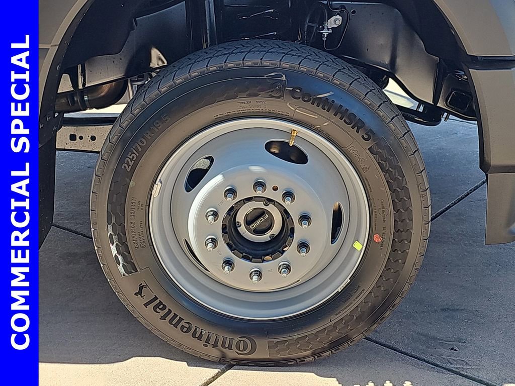 New 2025 Ford F550 4x4 Regular Cab Super Duty image 39