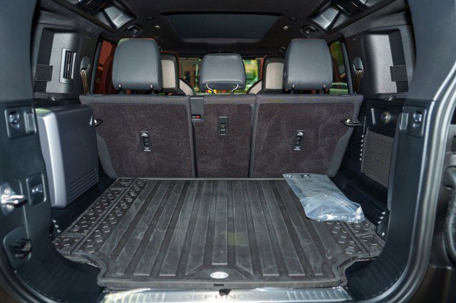 Used 2026 Land Rover Defender 110 OCTA image 28
