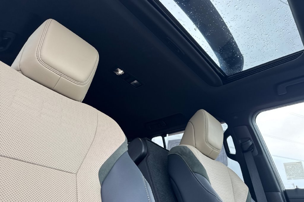 Used 2025 Lexus GX 550 w/ Accessory Package (32) AWD/4WD image 20