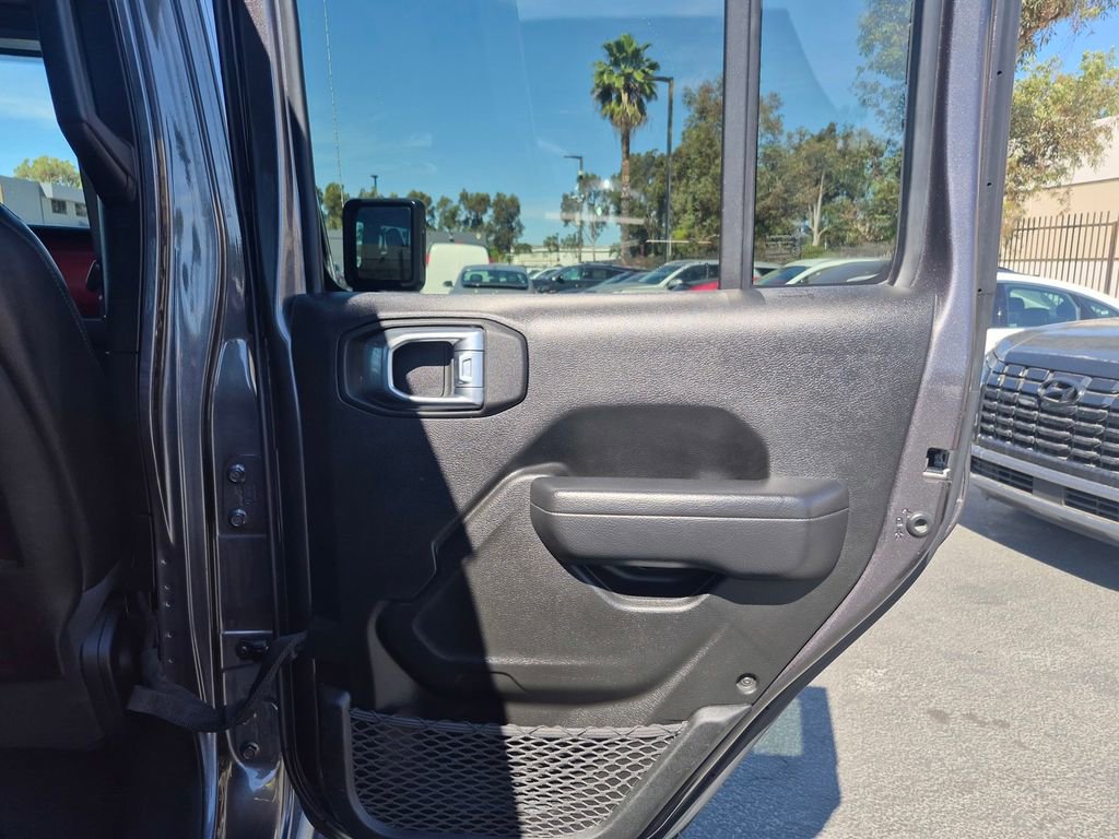 Used 2022 Jeep Gladiator Rubicon w/ Cold Weather Group AWD/4WD image 25