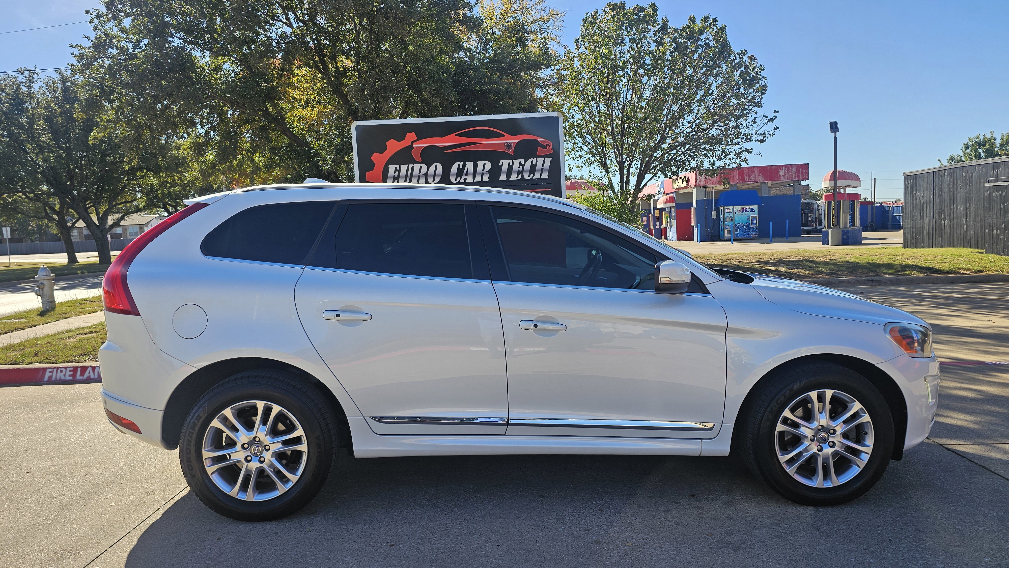 Used 2015 Volvo XC60 T5 Platinum image 7