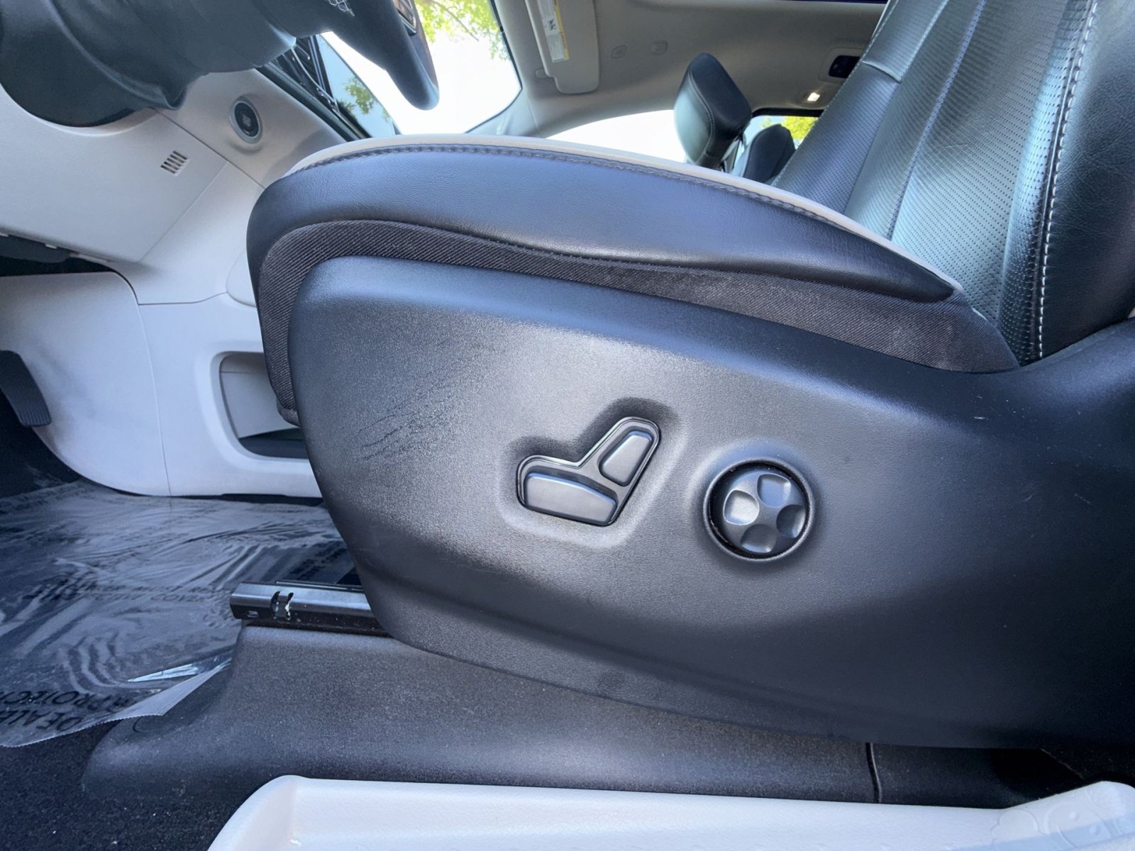 Used 2024 Chrysler Pacifica Limited FWD image 14